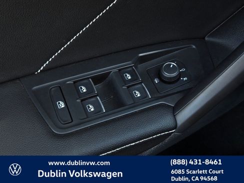 Used 2023 Volkswagen Tiguan SE R-Line image 10