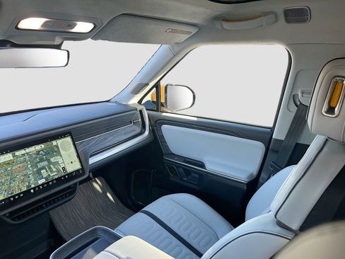 Used 2023 Rivian R1S Adventure AWD/4WD image 22