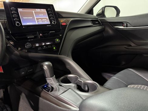 Used 2021 Toyota Camry SE image 23