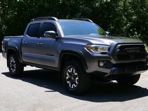 Used 2021 Toyota Tacoma TRD Off-Road w/ Blackout Package (TMS) AWD/4WD image 4