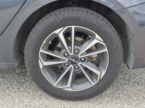 Certified 2024 Kia Forte LXS FWD image 11
