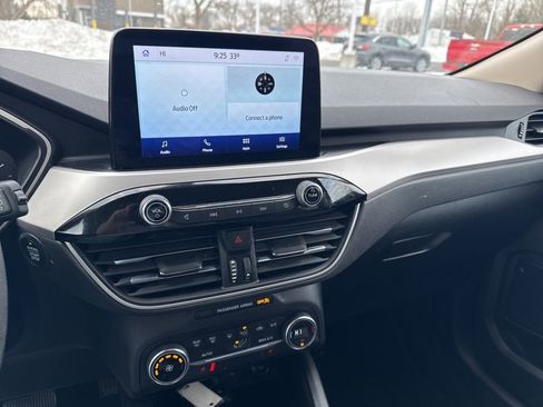 Used 2020 Ford Escape SE image 19