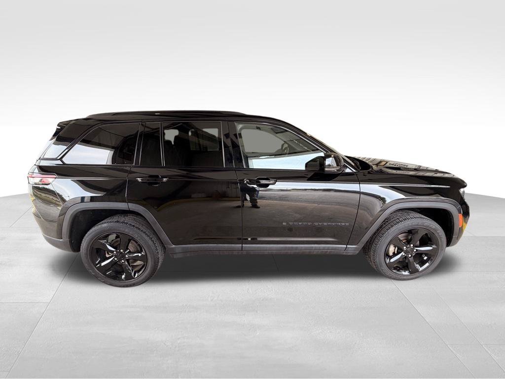 Used 2023 Jeep Grand Cherokee Altitude AWD/4WD image 6