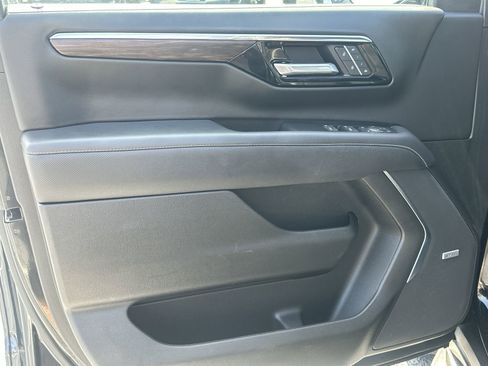 Used 2025 Chevrolet Suburban Premier image 14