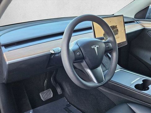 Used 2023 Tesla Model Y Long Range image 10