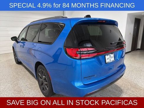 New 2026 Chrysler Pacifica Select w/ S Appearance Package image 5