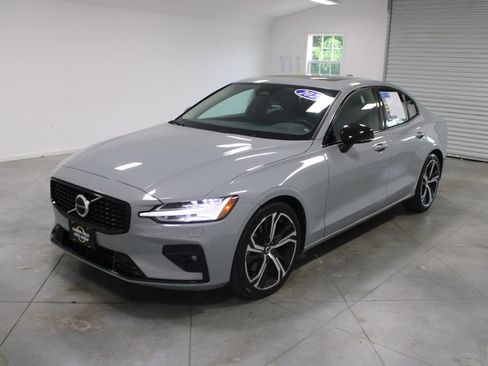 Used 2024 Volvo S60 B5 Core FWD image 4
