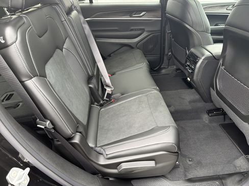 New 2026 Jeep Grand Cherokee L 2WD image 18