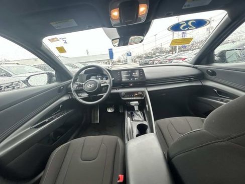 Certified 2025 Hyundai Elantra Sport image 16