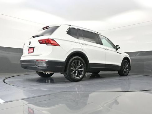 Used 2022 Volkswagen Tiguan SE w/ Panoramic Sunroof Package FWD image 37