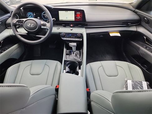 New 2025 Hyundai Elantra Limited image 11
