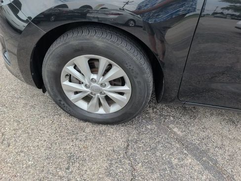 Used 2016 Kia Sedona L FWD image 10