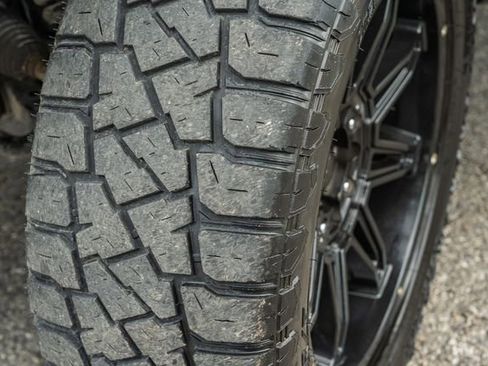 Used 2018 Toyota Tundra SR5 w/ TRD Off Road Package image 15