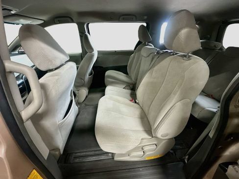 Used 2014 Toyota Sienna LE FWD image 24