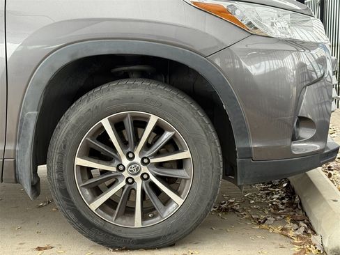 Used 2018 Toyota Highlander XLE image 5