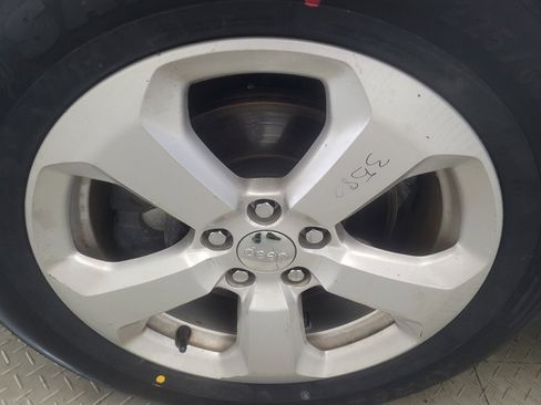Used 2019 Jeep Compass Latitude FWD image 31