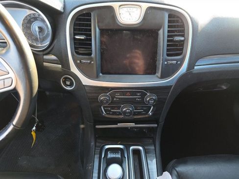 Used 2022 Chrysler 300 Touring L image 16