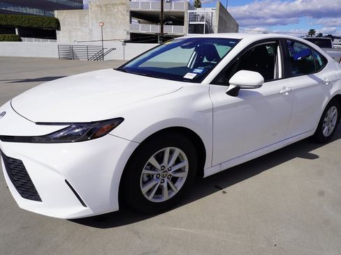 Certified 2025 Toyota Camry LE image 4