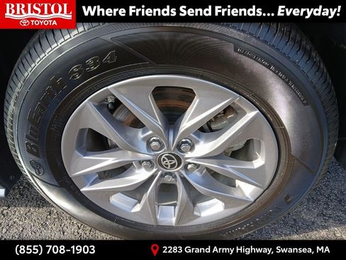 Used 2025 Toyota Sienna LE image 11