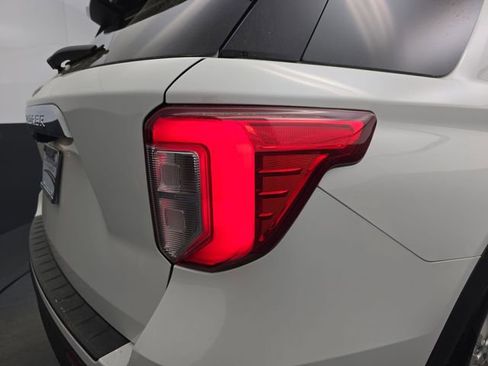Used 2021 Ford Explorer XLT image 19
