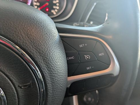 Used 2019 Jeep Compass Latitude image 17