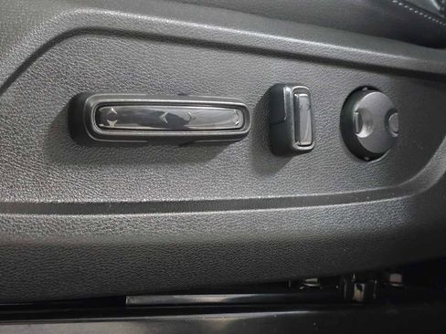 Used 2025 Honda Pilot Touring image 27