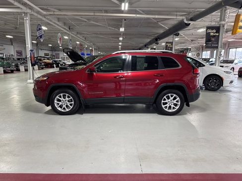 Used 2017 Jeep Cherokee Latitude w/ Comfort/Convenience Group image 2