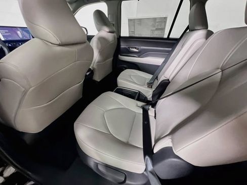 New 2026 Toyota Grand Highlander FWD image 26
