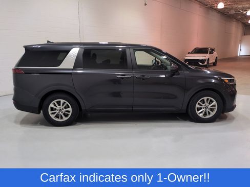 Used 2024 Kia Carnival LX FWD image 2