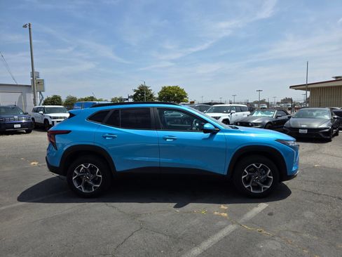 Used 2025 Chevrolet Trax LT w/ Driver Confidence Package FWD image 8