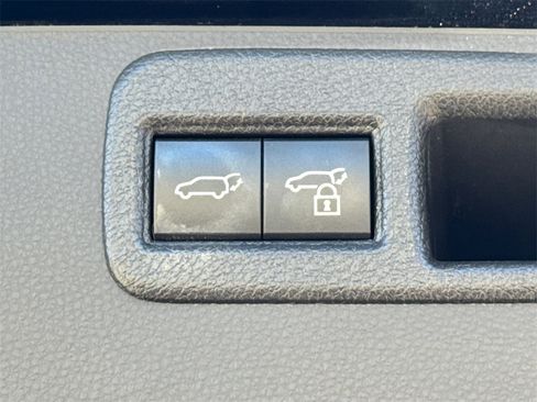 Used 2021 Toyota Venza XLE w/ Softex Package image 19