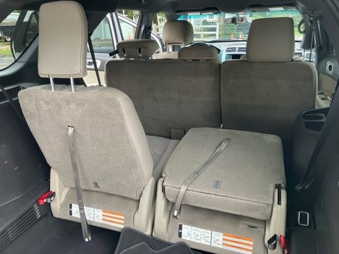 Used 2014 Ford Explorer XLT image 16