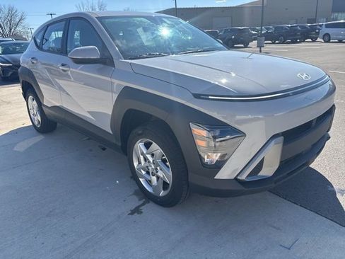 Used 2024 Hyundai Kona SE image 18