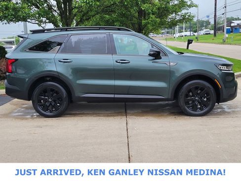Used 2023 Kia Sorento S w/ Panoramic Sunroof Package AWD/4WD image 2