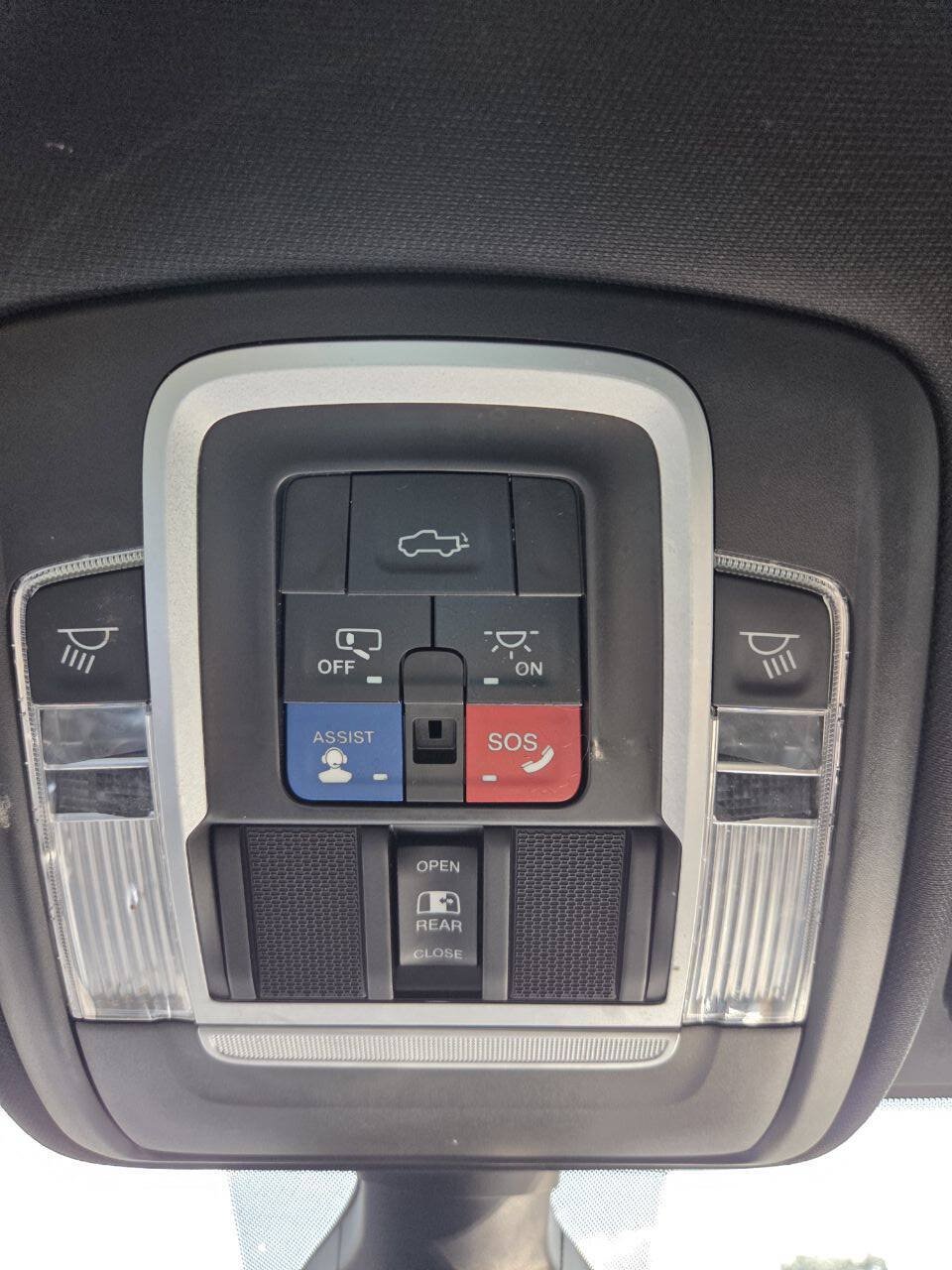 Used 2019 RAM 2500 Laramie w/ Night Edition AWD/4WD image 12