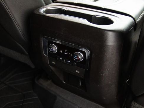 Used 2021 Chevrolet Suburban LT RWD image 30