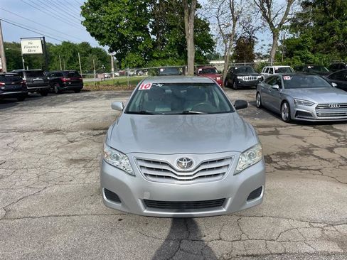 Used 2010 Toyota Camry SE FWD image 2
