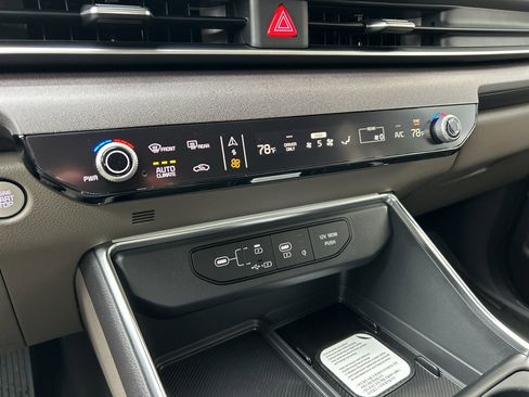 New 2026 Kia Carnival EX FWD image 24