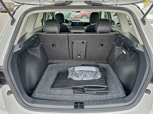 Used 2024 Volkswagen Taos SE w/ Taos Adventure Package image 52