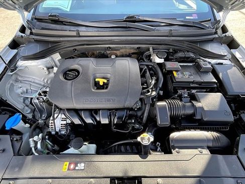 Used 2020 Hyundai Elantra SE image 9