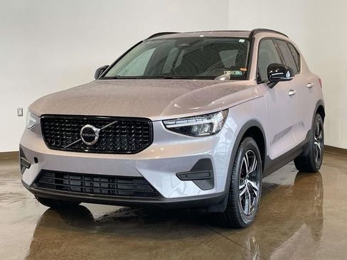 Used 2026 Volvo XC40 B5 Core w/ Climate Package image 1