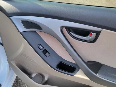 Used 2016 Hyundai Elantra SE w/ Option Group 02 image 40