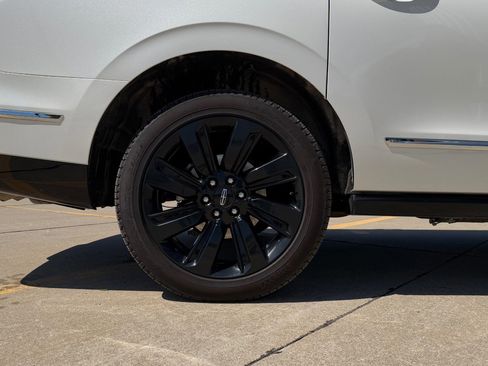 Used 2024 Lincoln Navigator L Reserve AWD/4WD image 18