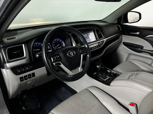 Used 2018 Toyota Highlander Limited Platinum AWD/4WD image 9