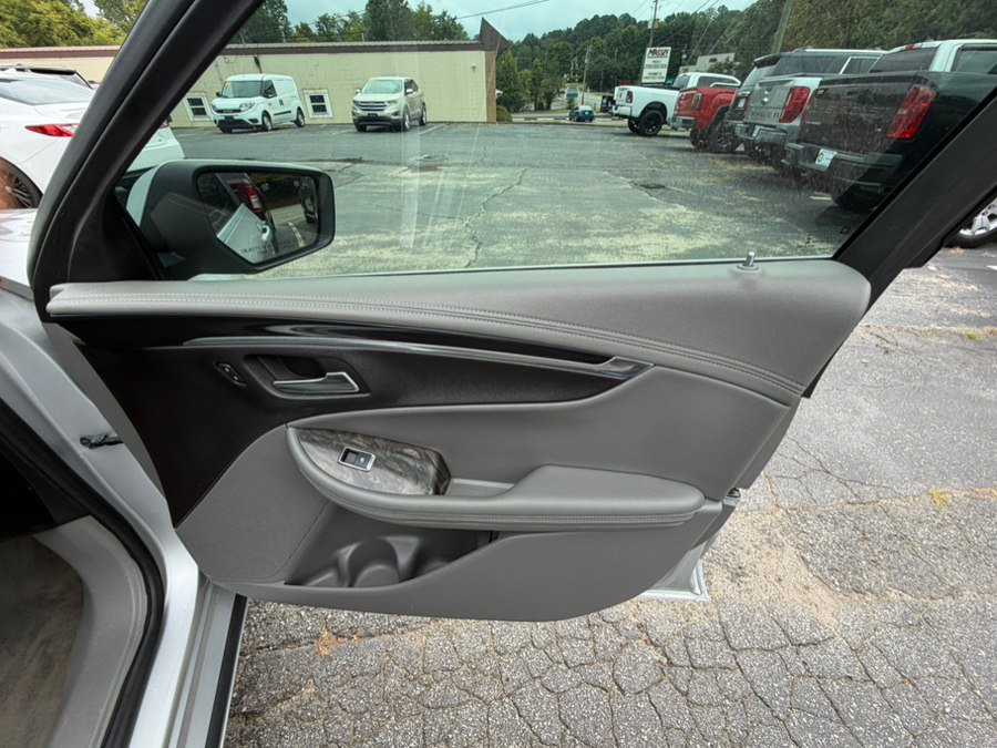 Used 2015 Chevrolet Impala LT Eco w/ Navigation Package w/ Convenience Package FWD image 22