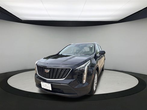 Used 2022 Cadillac XT4 Luxury w/ Cold Weather Package AWD/4WD image 3