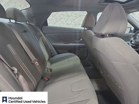 Used 2025 Hyundai Elantra SEL FWD image 13