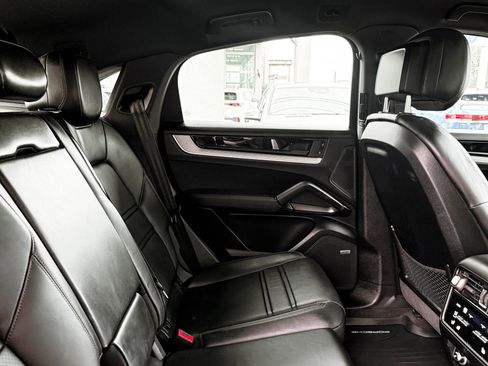 Used 2024 Porsche Cayenne Coupe image 29
