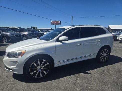 Used 2015 Volvo XC60 T6 w/ Proximity Package AWD/4WD image 2