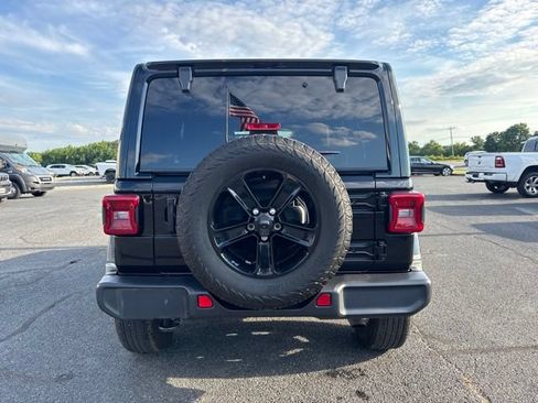 Used 2022 Jeep Wrangler Unlimited Sahara AWD/4WD image 7